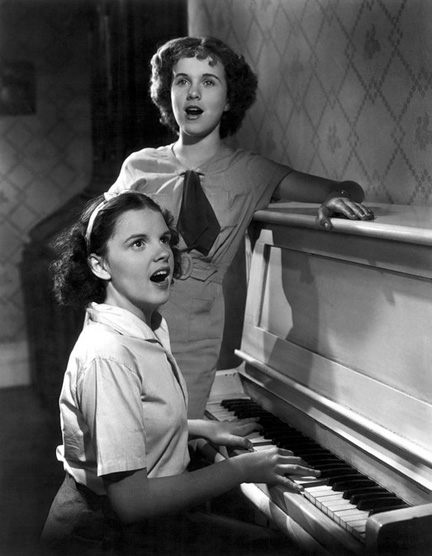 Deanna-Durbin-and-Judy-Garland a